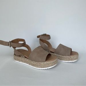 New chavon Paris sandals